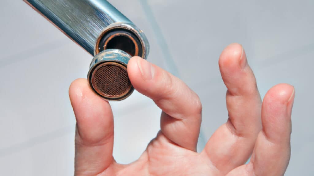 Bye bye le tartre lastuce magique maison pour une salle de bain eclatante sans toxiques Bye bye le tartre : l’astuce magique maison pour une salle de bain éclatante sans toxiques