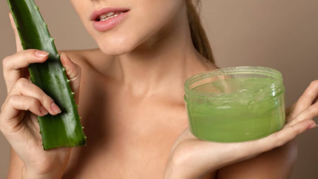 Cette creme maison a laloe vera stimule la production de collagene et protege la peau des UV 1 Cette crème maison à l’aloe vera stimule la production de collagène et protège la peau des UV